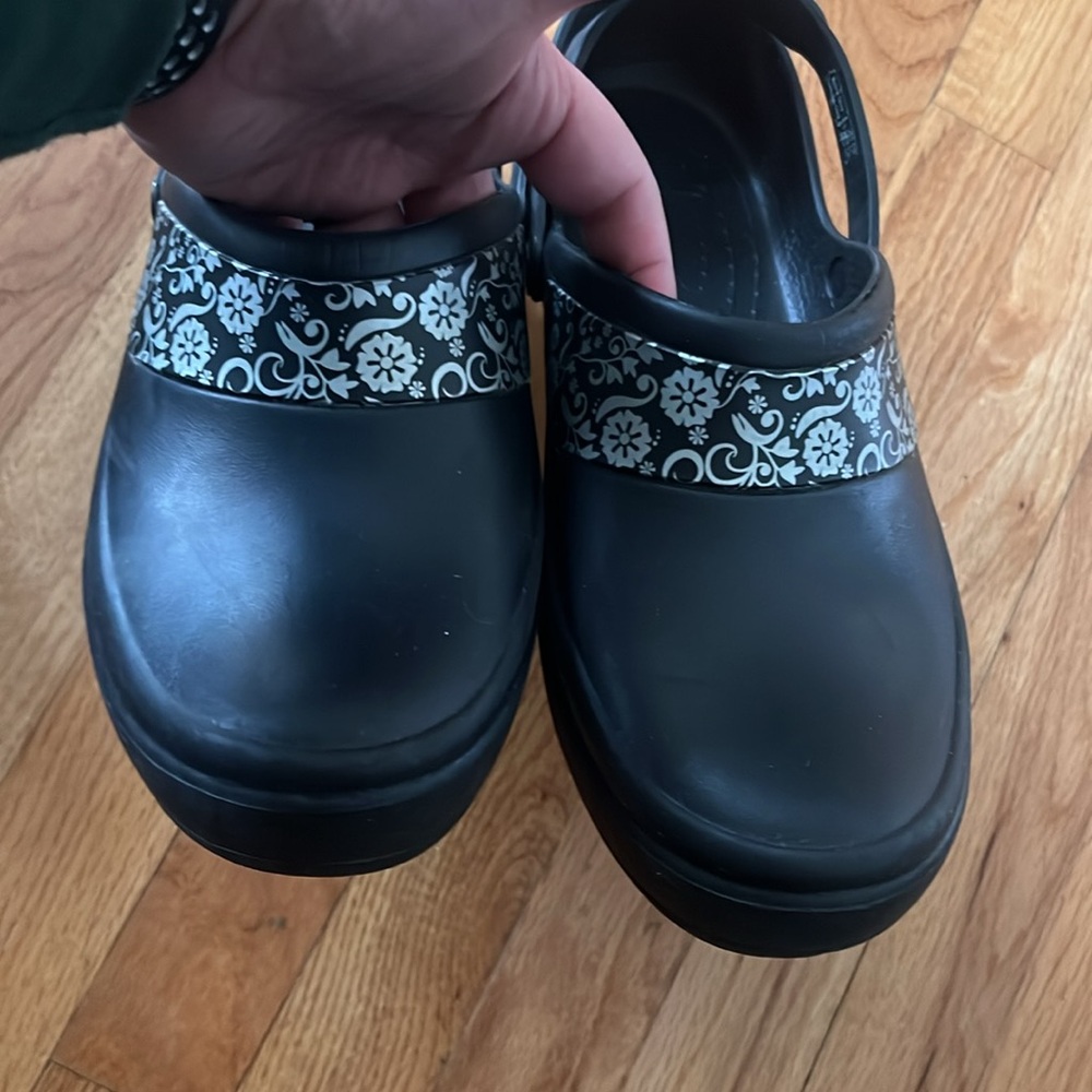 Crocs - Picture 2 of 6
